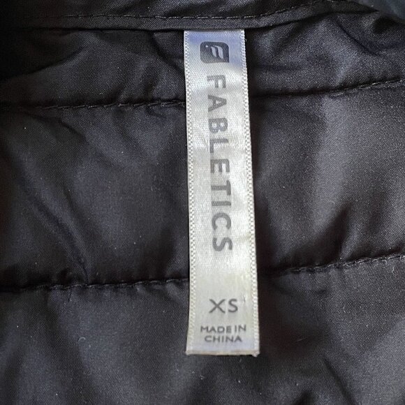 Fabletics Full Zip Puffa Fenway Vest Black Gray Stripes Women’s XS Gorp Core - Picture 7 of 8